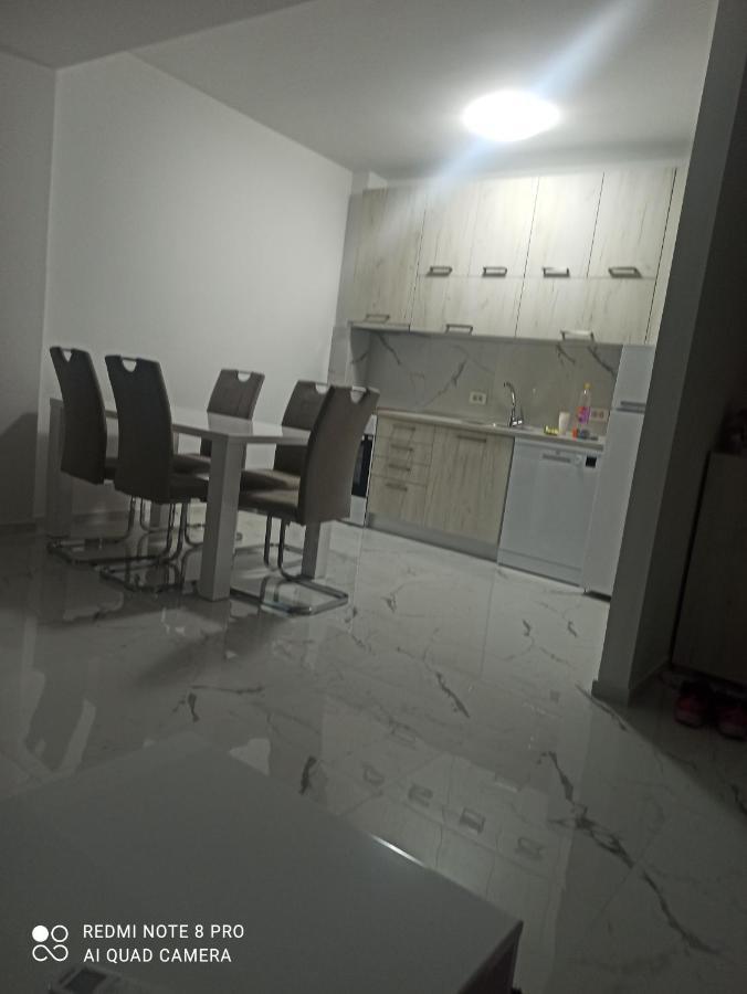 Ata Apartmani. Petrovac ภายนอก รูปภาพ