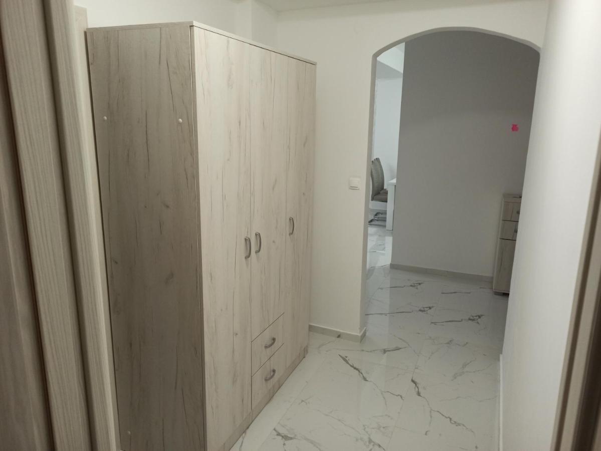 Ata Apartmani. Petrovac ภายนอก รูปภาพ